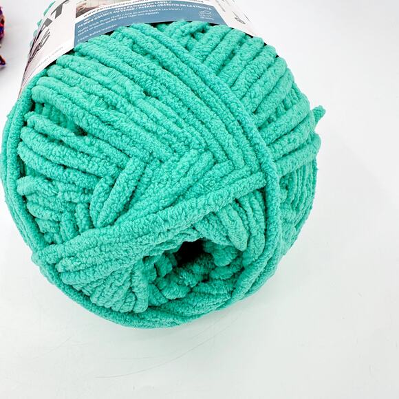BERNAT Blanket Brights GoGo Green Yarn 10.5oz Super Bulky Polyester Chenille - Picture 5 of 5
